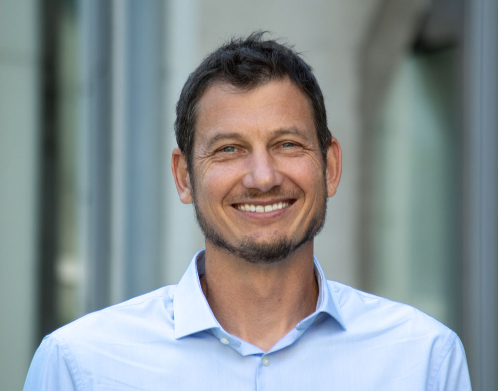 Dr. Andreas Falk
